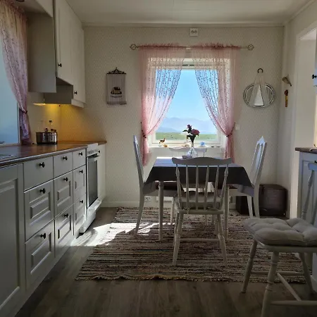 Дом отдыха Lauvasstua-charming House By The Sea Bostad
