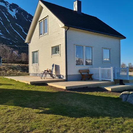 Holiday home Lauvasstua-charming House By The Sea *