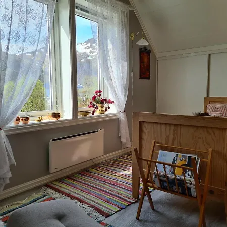 Lauvasstua-charming House By The Sea Holiday home