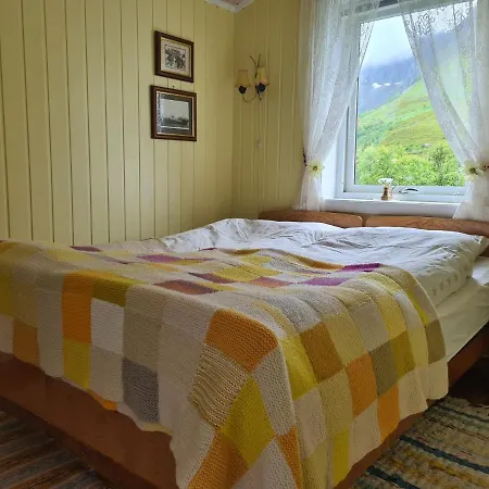 Ferienhaus Lauvasstua-charming House By The Sea Bostad