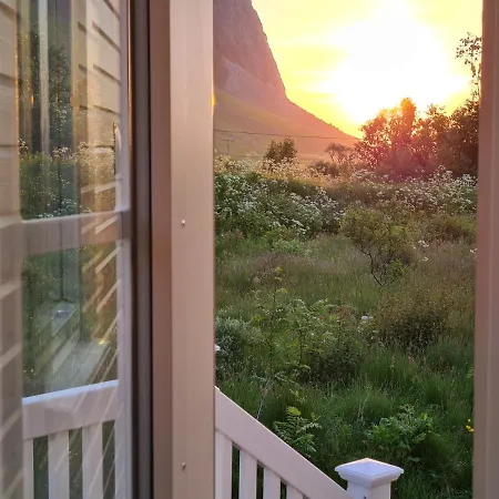 Lauvasstua-charming House By The Sea Holiday home