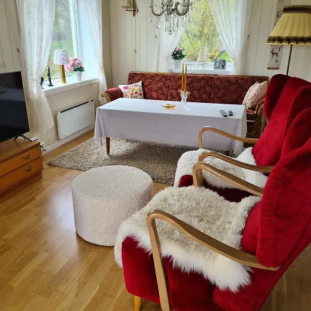Lauvasstua-charming House By The Sea Holiday home Bostad