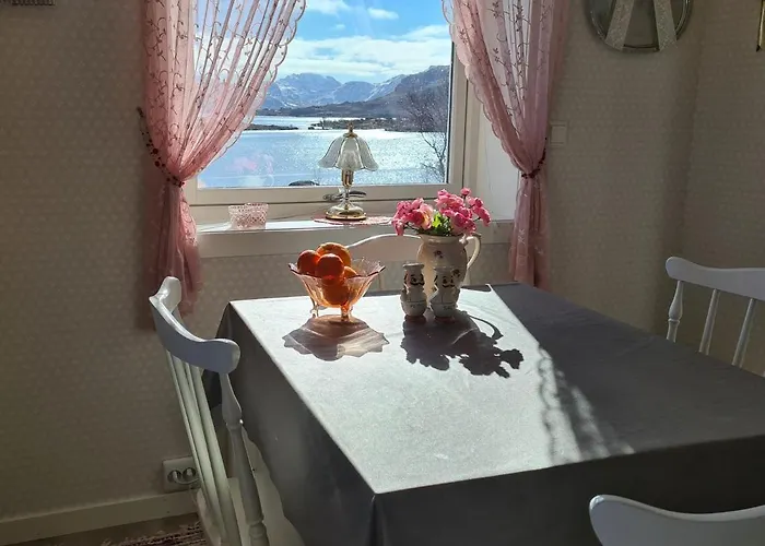 Tatil Evi Lauvasstua-charming House By The Sea Bostad