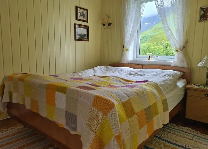 Tatil Evi Lauvasstua-charming House By The Sea Bostad