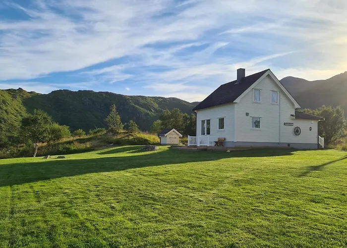 Lauvasstua-charming House By The Sea Bostad