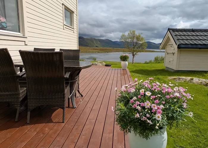Lauvasstua-charming House By The Sea