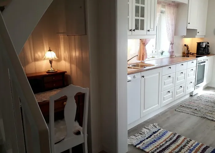 Tatil Evi Lauvasstua-charming House By The Sea Bostad