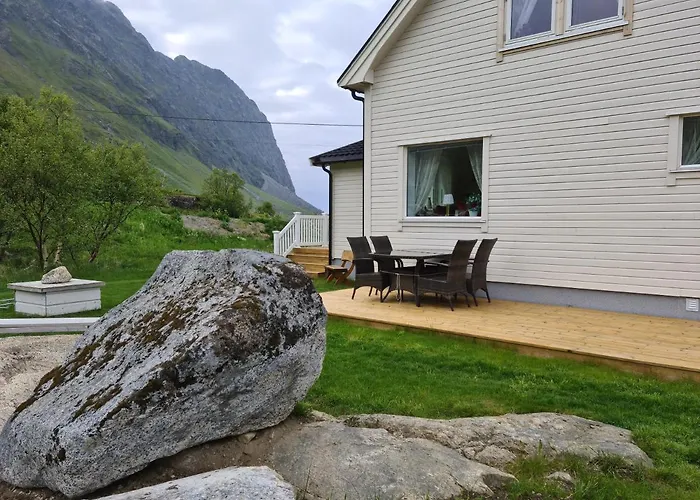 Lauvasstua-charming House By The Sea Bostad