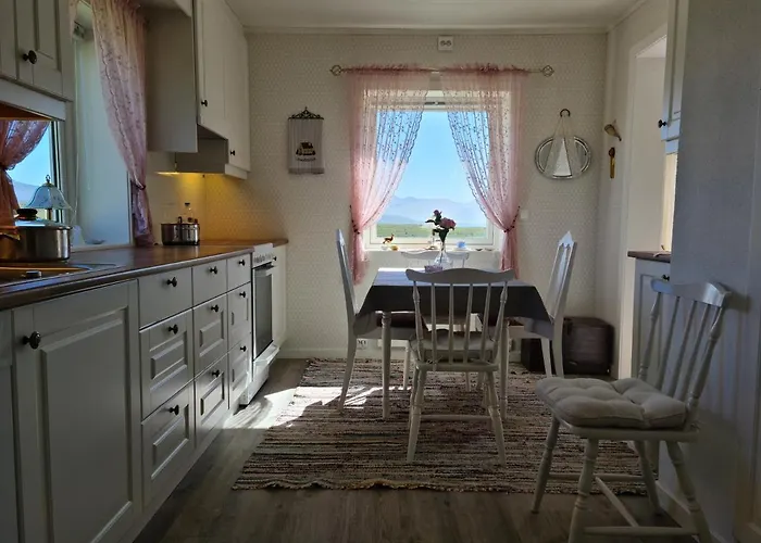 Σπίτι διακοπών Lauvasstua-charming House By The Sea Bostad